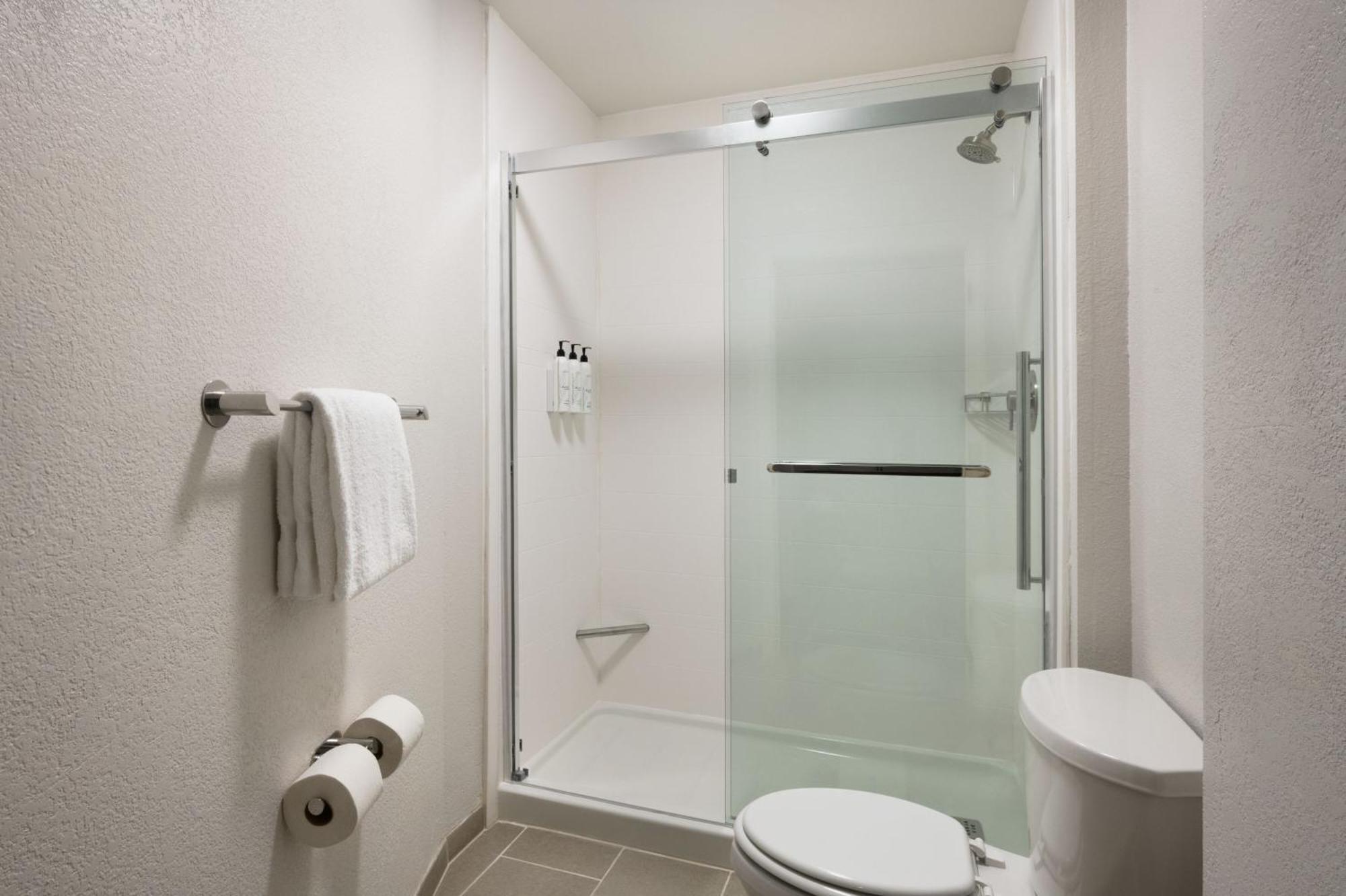 Springhill Suites Нюнан Екстериор снимка