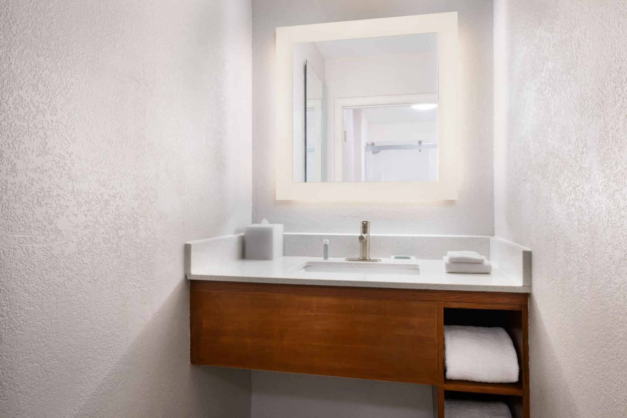 Springhill Suites Нюнан Екстериор снимка